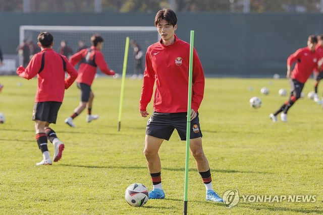 패스 연습하는 기성용