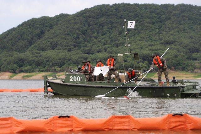환경중대 장병의 훈련 모습