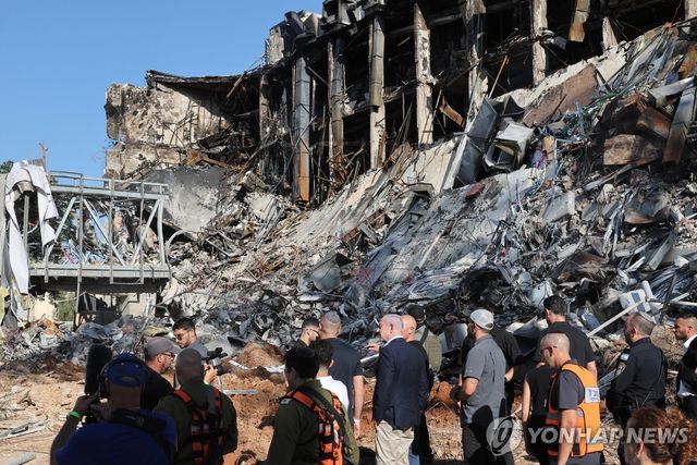 이란의 미사일에 공격당한 이스라엘의 도시