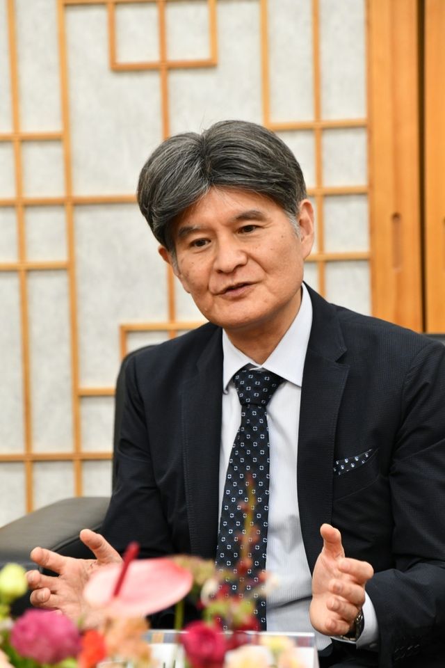 사토 다카오 고토쿠인 주지 겸 게이오대 교수 