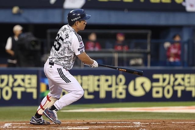 적시타 때린 두산의 양의지 