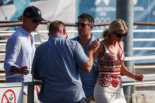 베이조스 결혼식 위해 베네치아 도착한 이방카와 남편 쿠슈너