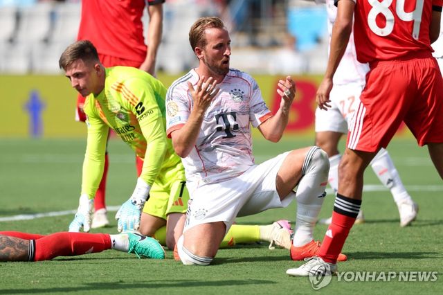 아쉬워하는 케인