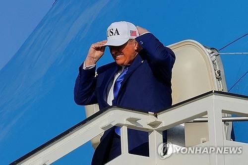 나토 회의 참석차 네덜란드에 도착한 트럼프 미 대통령