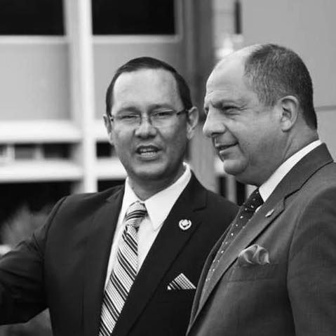 셀소 감보아 전 코스타리카 안보장관(왼쪽)