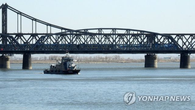 북한 신의주와 북한 단둥을 잇는 압록강대교