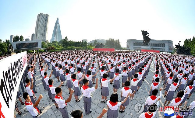 북한, 6.25 맞아 학생소년들 복수결의모임