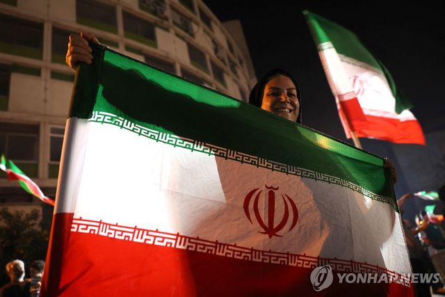 이란의 미군기지 공격을 지지하는 테헤란 시민