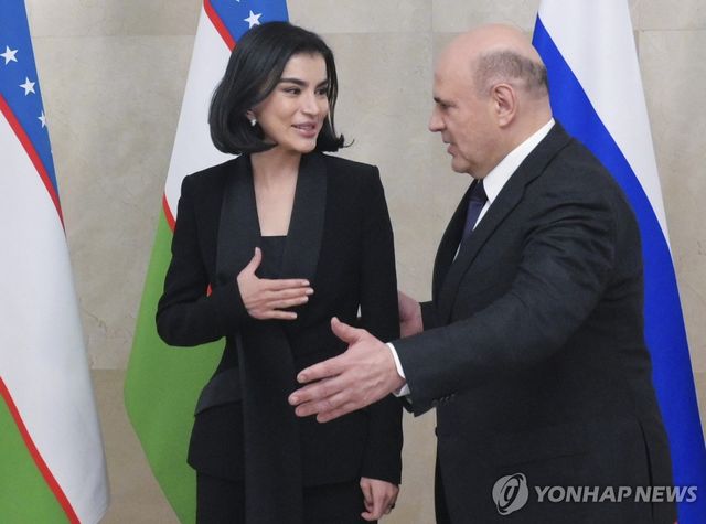 우즈베키스탄 대통령 장녀(왼쪽)와 러시아 총리
