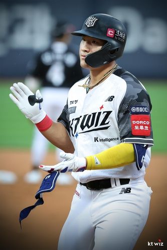 적시타 때린 kt의 안현민