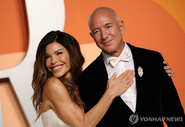 베이조스와 약혼녀 산체스