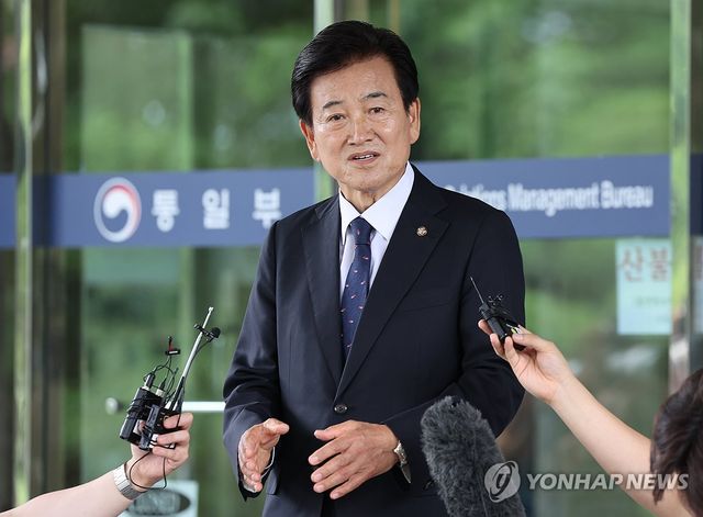 답변하는 정동영 통일부 장관 후보자