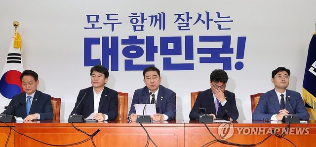 원내대책회의 주재하는 김병기 당 대표 직무대행 겸 원내대표
