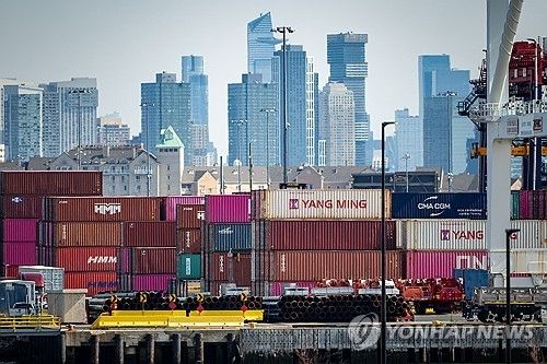 미국 뉴저지의 한 항만에 하역되는 대만 수출품