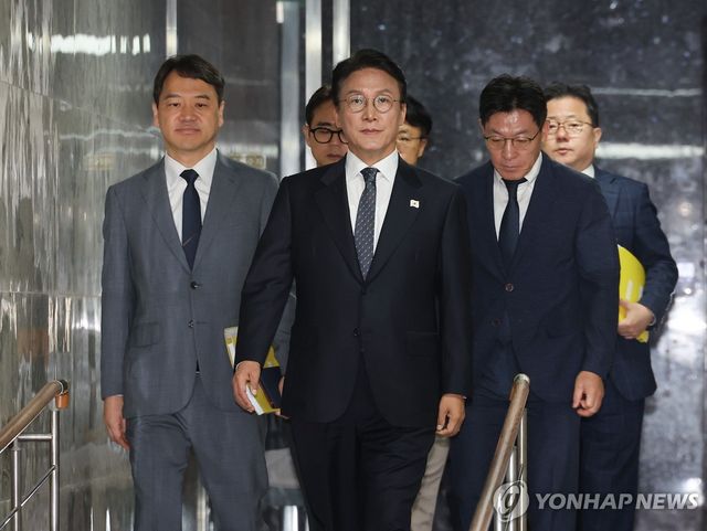 인사청문회장으로 향하는 김민석