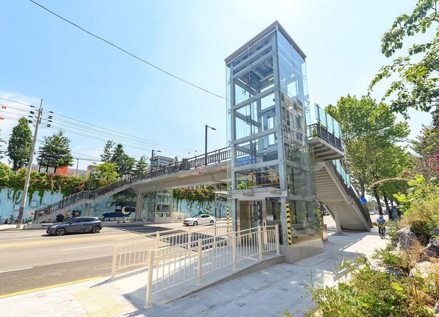 승강기 신설 등 정비 마친 양원보도육교