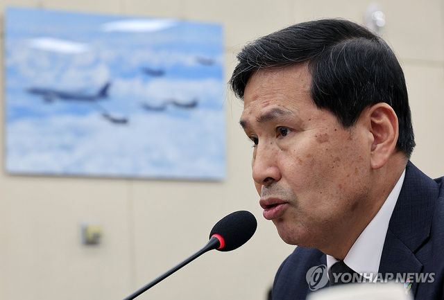 답변하는 김선호 국방부 장관 직무대행