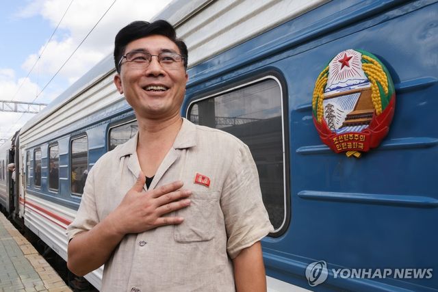 25일 모스크바 야로슬랍스키 기차역 도착한 평양-모스크바 직통열차