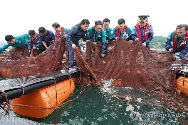 강도형 장관, 적조 대응 모의훈련 참여
