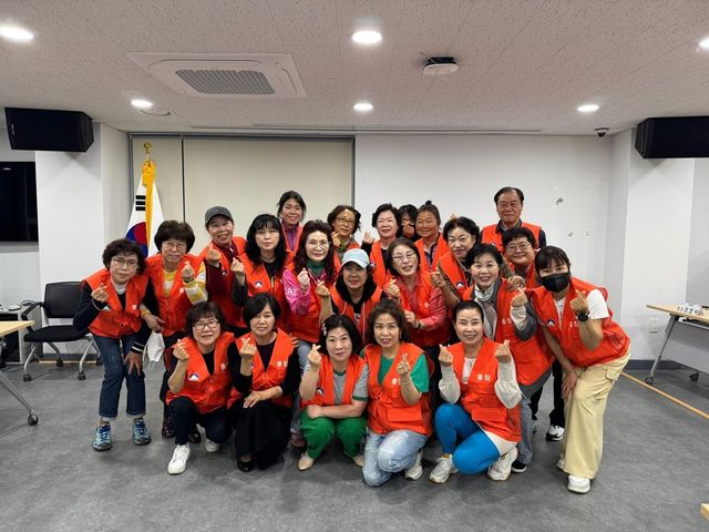 직무 활동복을 입은 도봉구 통장들