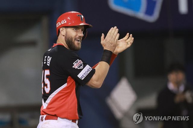 김태군 희생플라이에 3루 주자 위즈덤 득점