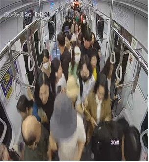 승객 대피 장면