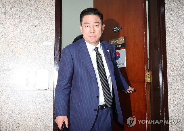 긴급 안보 점검회의 마치고 나오는 김병기 당 대표 직무대행