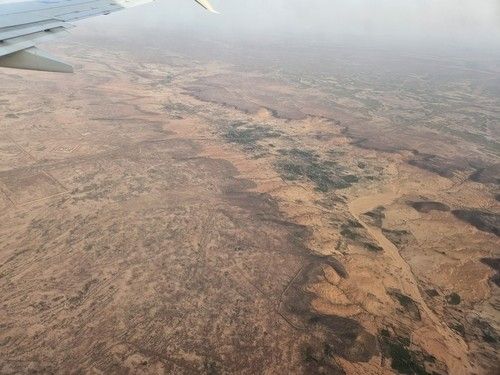 비행기에서 내려다 본 니제르의 사막