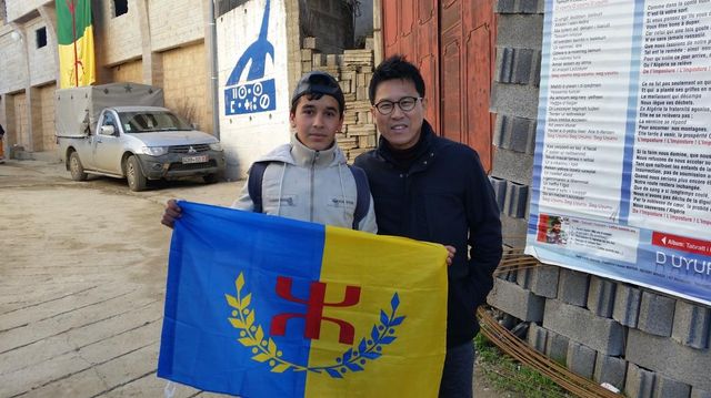 히락 당시 카빌리 지역 청년과 필자