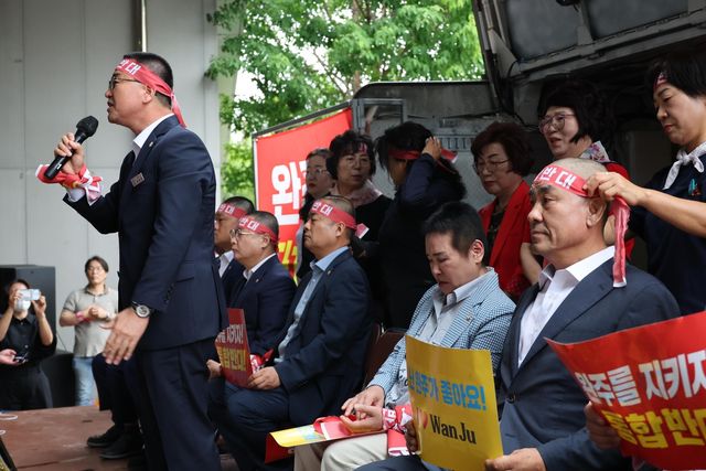 삭발한 완주군의원들