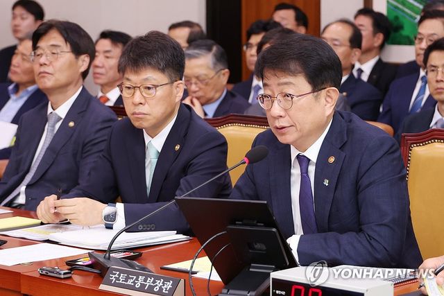 추경안 관련 질의에 답하는 박상우 국토부 장관
