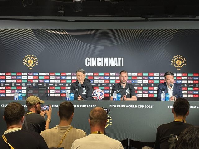 니코 코바치 감독(왼쪽)