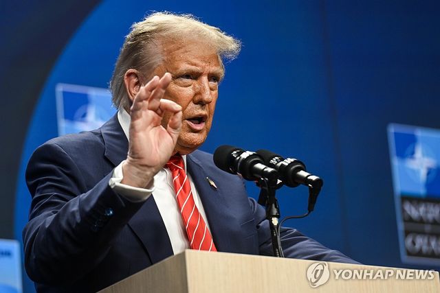 기자회견 하는 트럼프 대통령