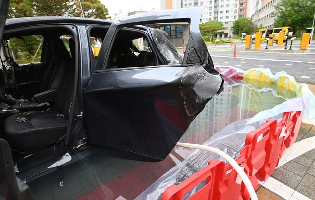 수조에 담긴 차량