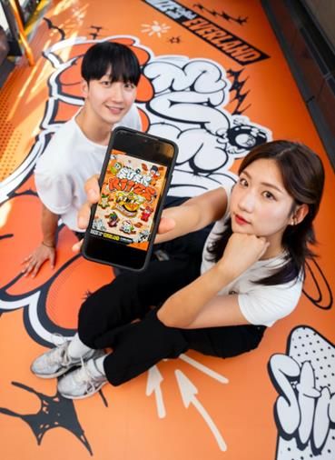 에버라이즈' 테마로 꾸며진 셔틀 버스 내부 