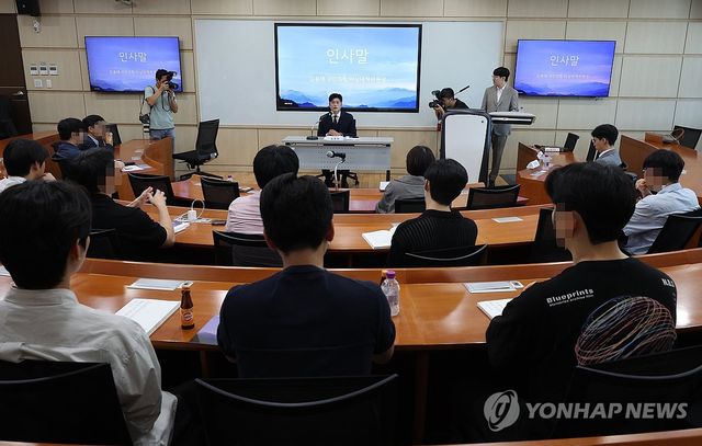 인사말하는 김용태 비대위원장