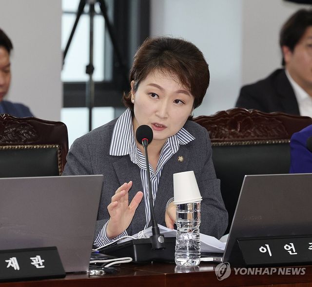 발언하는 이언주 의원