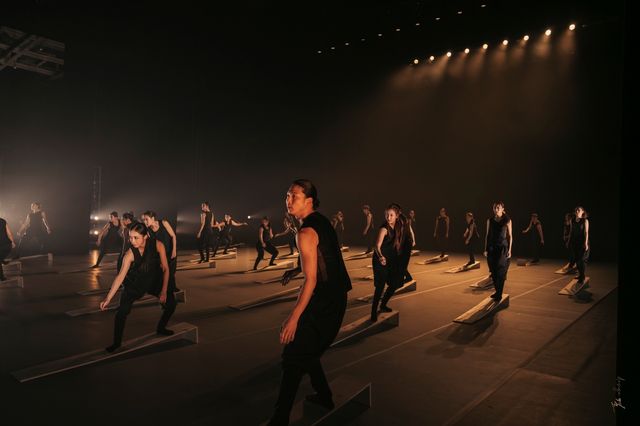 울산시립무용단 '서퍼' 공연 장면