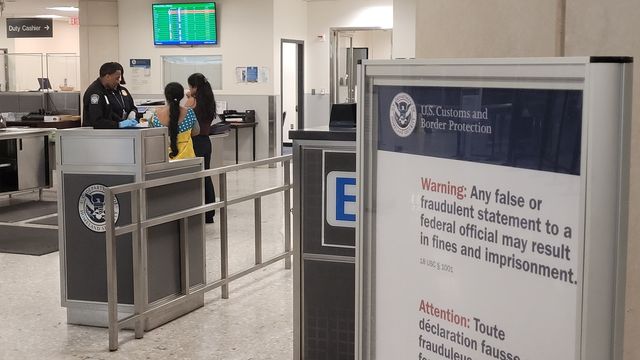 미국 덜레스 국제공항 입국 심사대