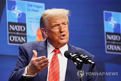 기자회견하는 트럼프 대통령