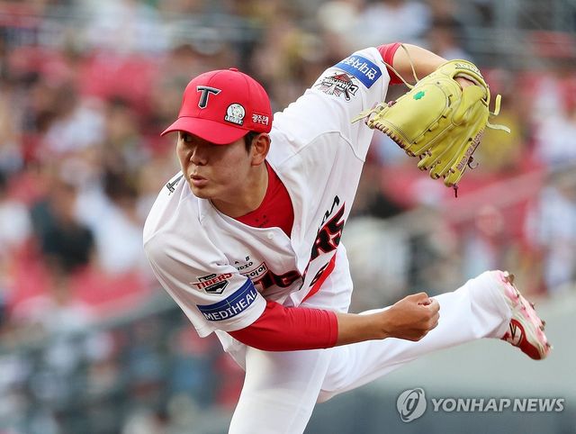 투구하는 성영탁