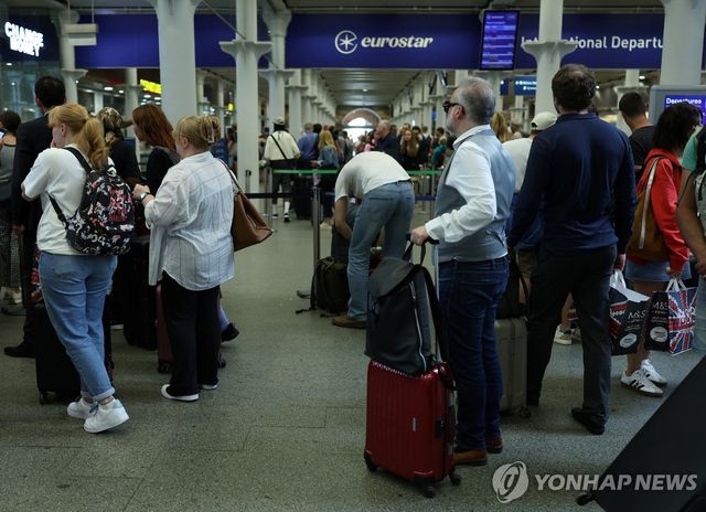 혼잡한 런던 세인트판크라스역