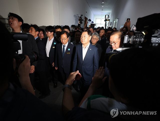 주민에게 막힌 전북도지사