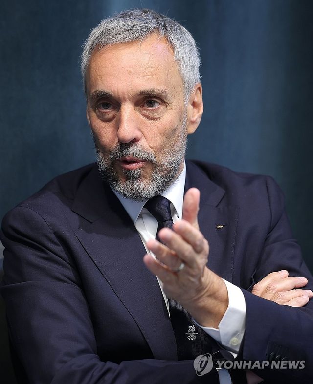 인터뷰하는 밀라노·코르티나 동계올림픽 조직위 CEO