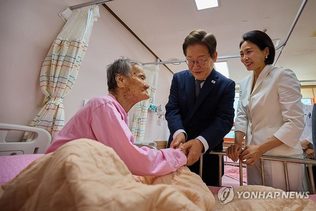 소록도병원 방문한 이재명 대통령 부부