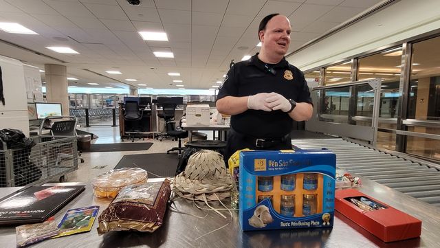 미국 덜레스 국제공항에서 압수된 식료품