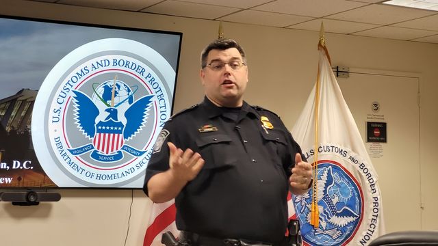 미국 세관국경보호국 직원