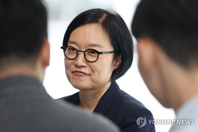 질문에 답변하는 한성숙 중기부장관 후보자