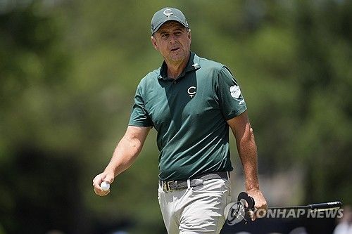 티박스에 오르는 리처드 블랜드.