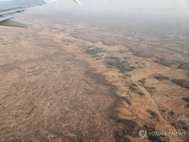 비행기에서 내려다본 니제르의 사막